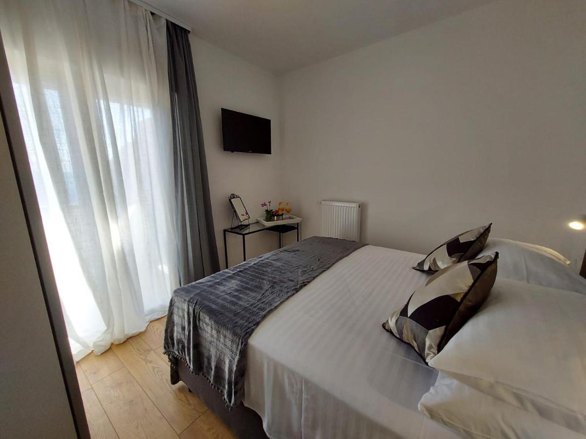 Apartmani Cvita Omis Exterior photo