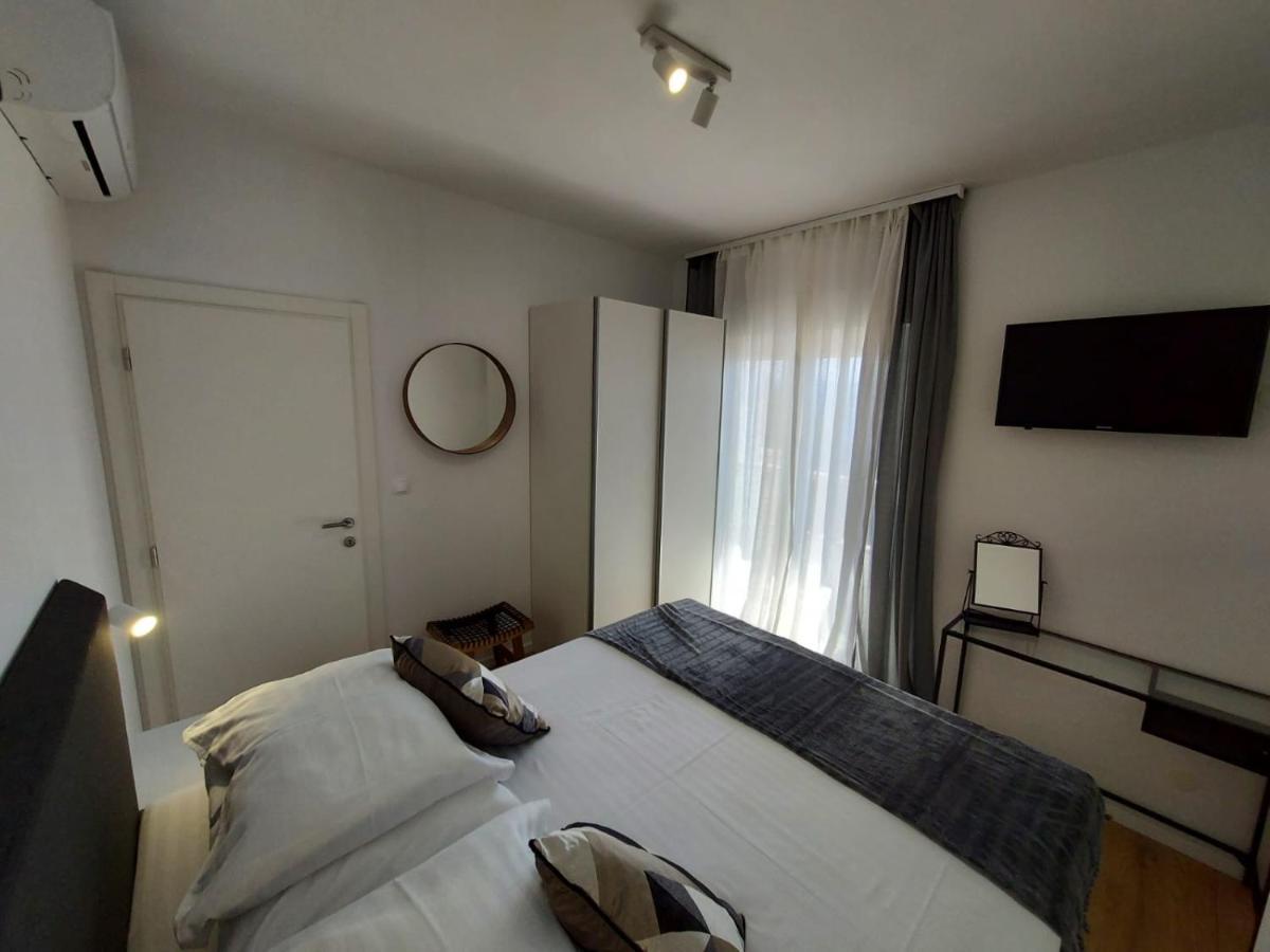 Apartmani Cvita Omis Exterior photo