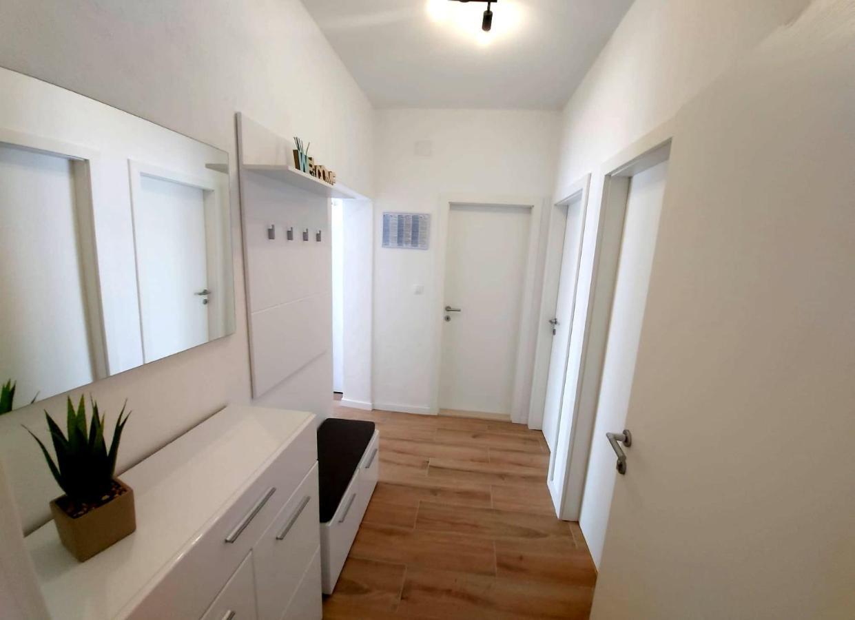 Apartmani Cvita Omis Exterior photo